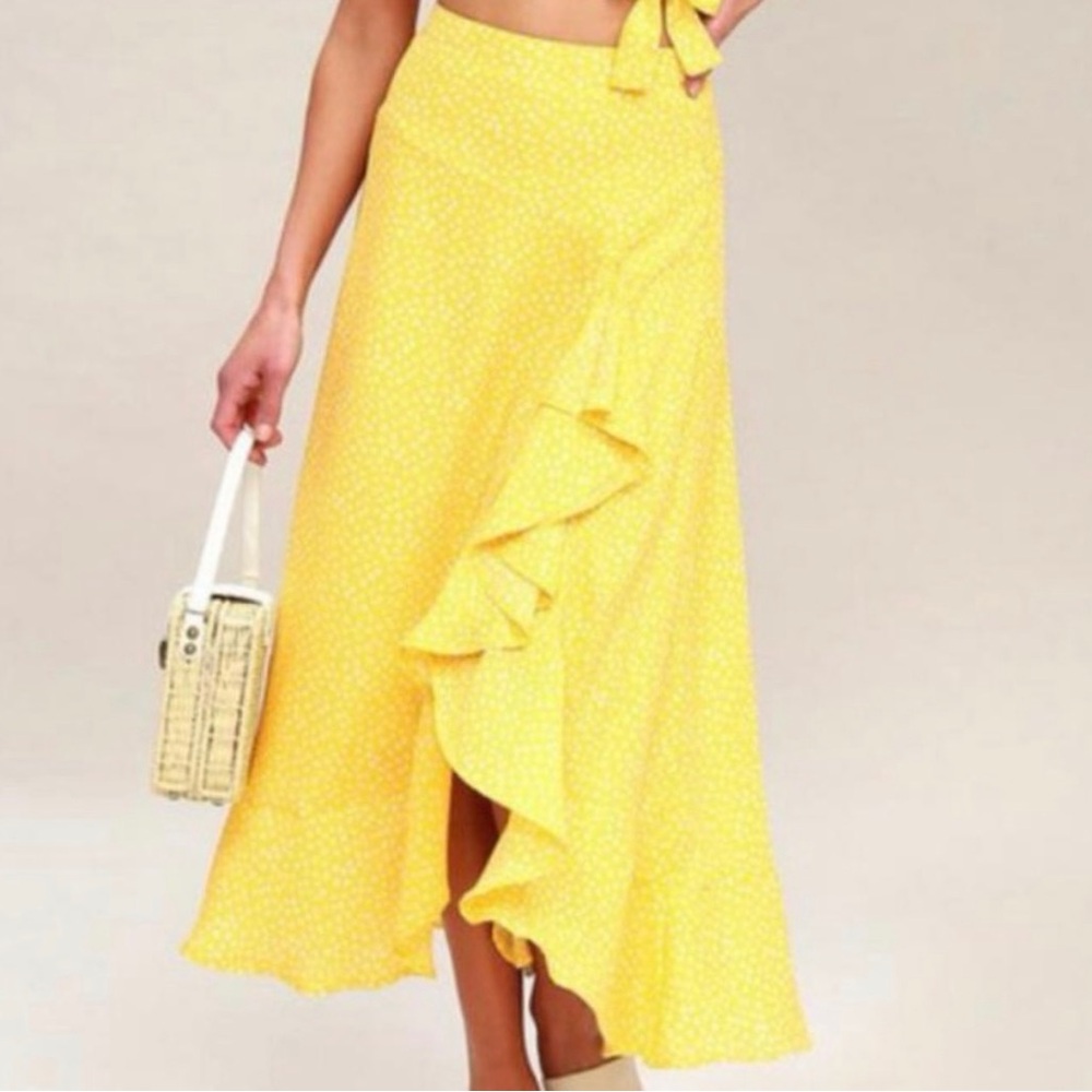❤️Lulus Cute Yellow Polkadot Ruffle Skirt